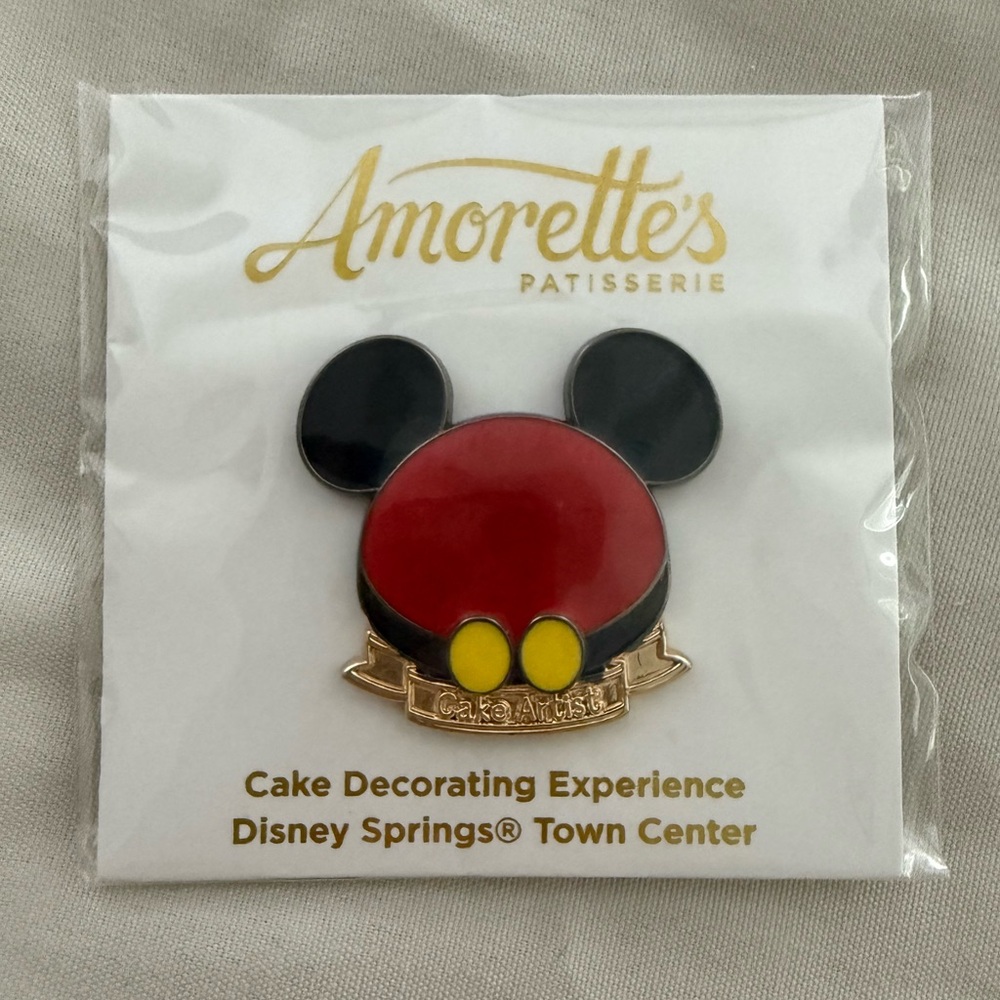 Disney Amorette’s Cake Decorating Experience Pin